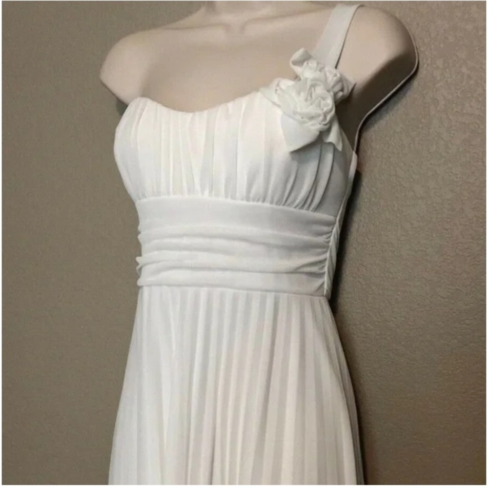NEW without tags Speechless White One Shoulder With Rose Detail Pleated Dress